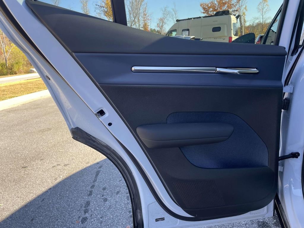 Certified 2025 Volvo EX30 Plus w/ Protection Package Premier image 2