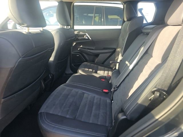 Used 2025 Mitsubishi Outlander AWD image 9