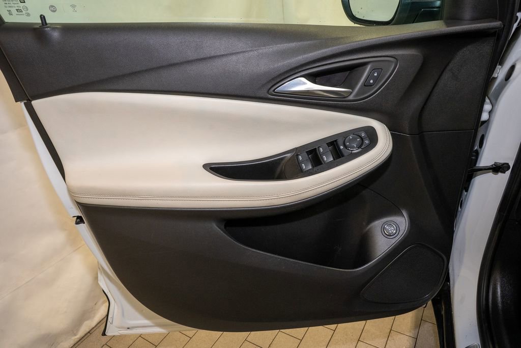 Used 2022 Buick Encore GX Select image 12