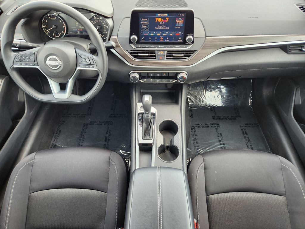 Used 2025 Nissan Altima 2.5 SV FWD image 25