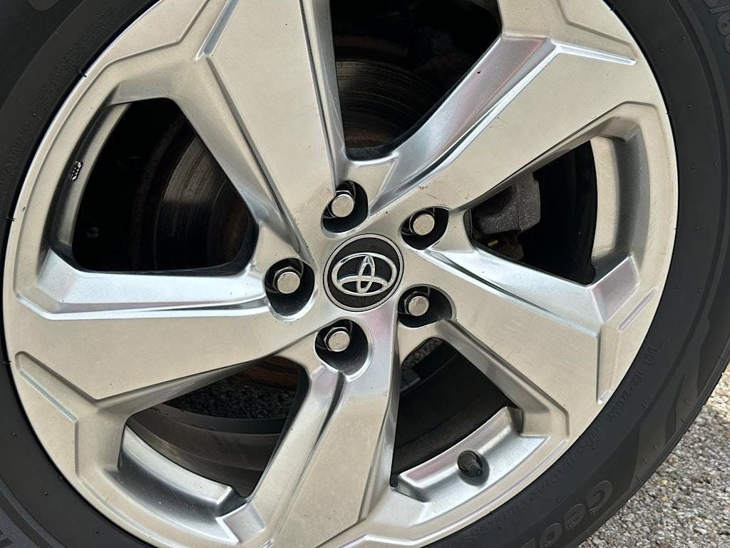 Certified 2021 Toyota RAV4 XLE Premium AWD/4WD image 30