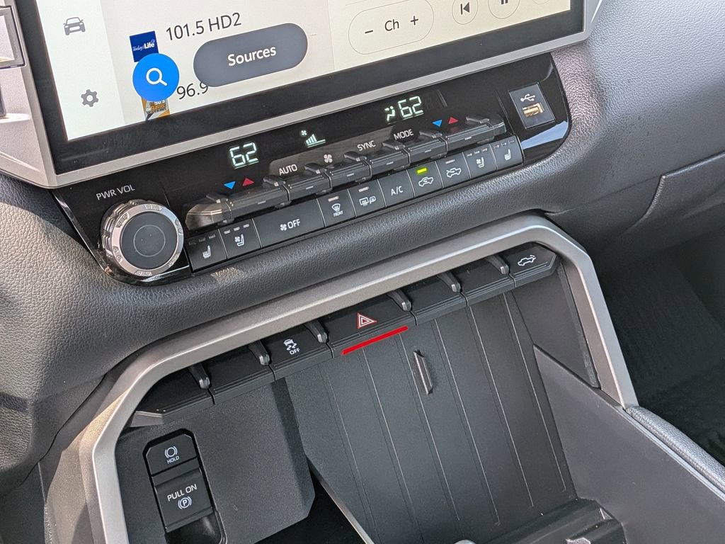 Used 2025 Toyota Tundra Limited AWD/4WD image 17