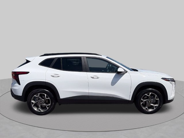 Used 2025 Chevrolet Trax LT w/ LT Convenience Package FWD image 7