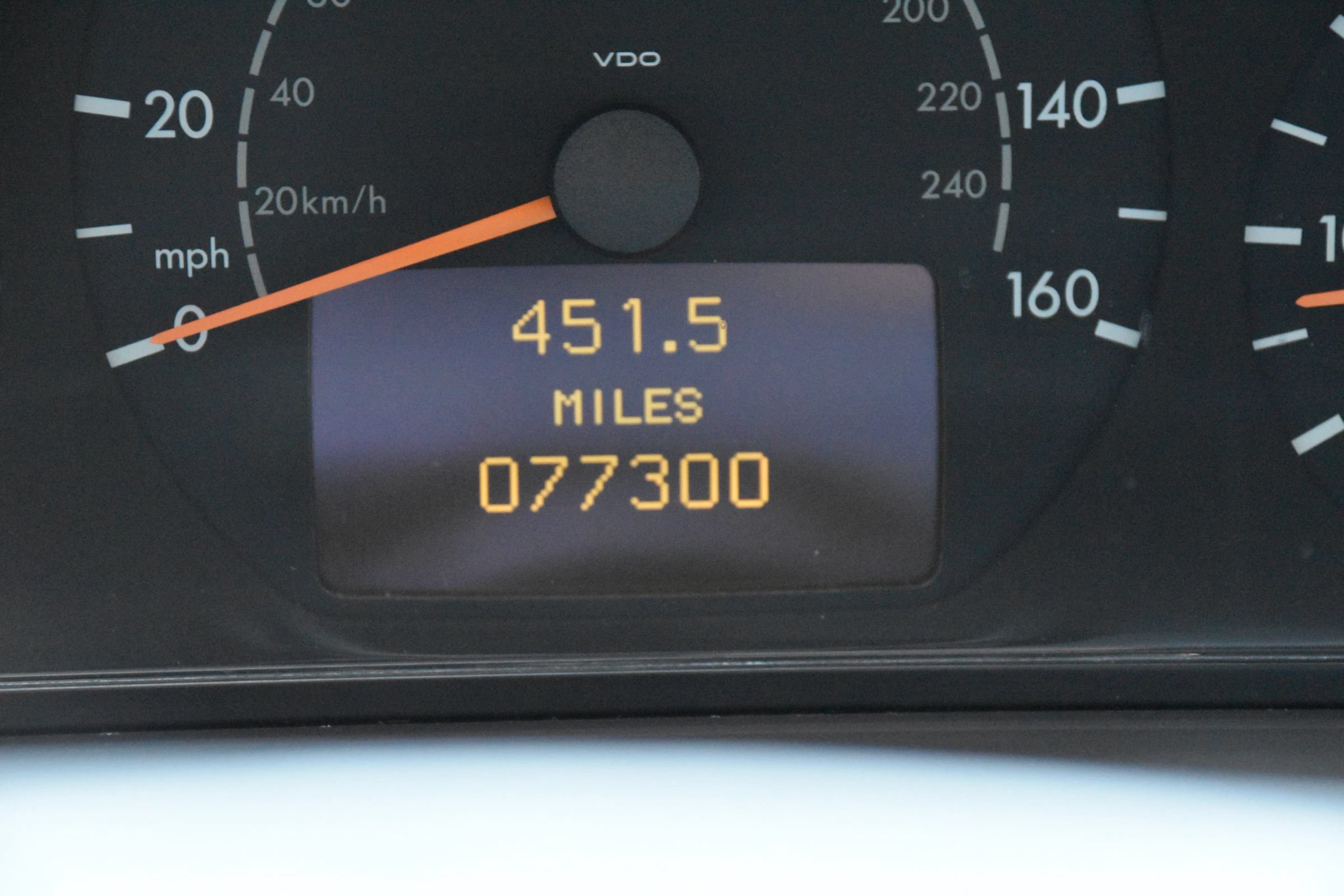 Used 2000 Mercedes-Benz E 320 Sedan image 32