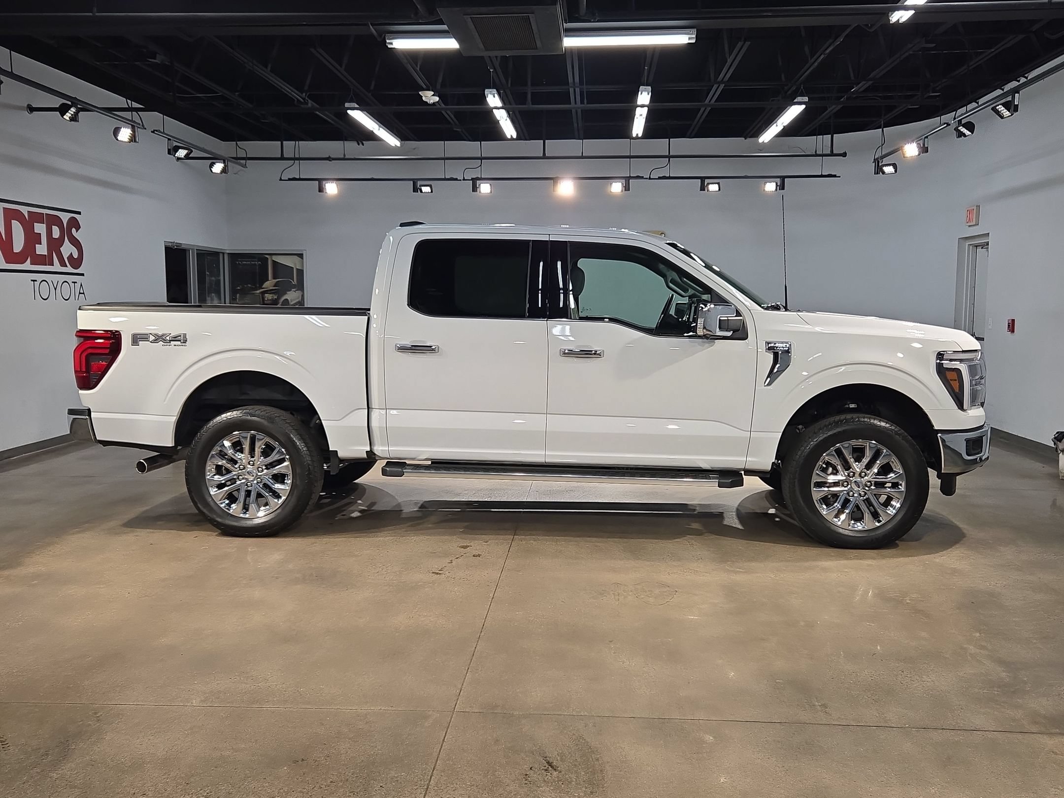 Used 2025 Ford F150 Lariat w/ Equipment Group 501A Mid AWD/4WD image 8