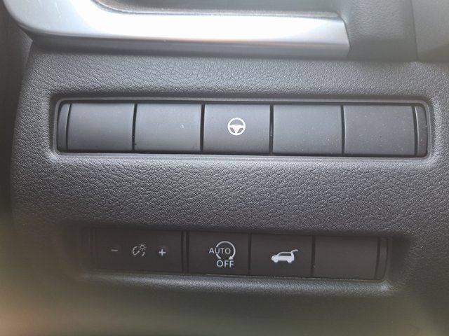 Used 2025 Nissan Rogue Platinum FWD image 26