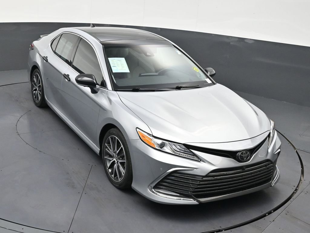 Used 2022 Toyota Camry XLE w/ Navigation Package FWD image 19