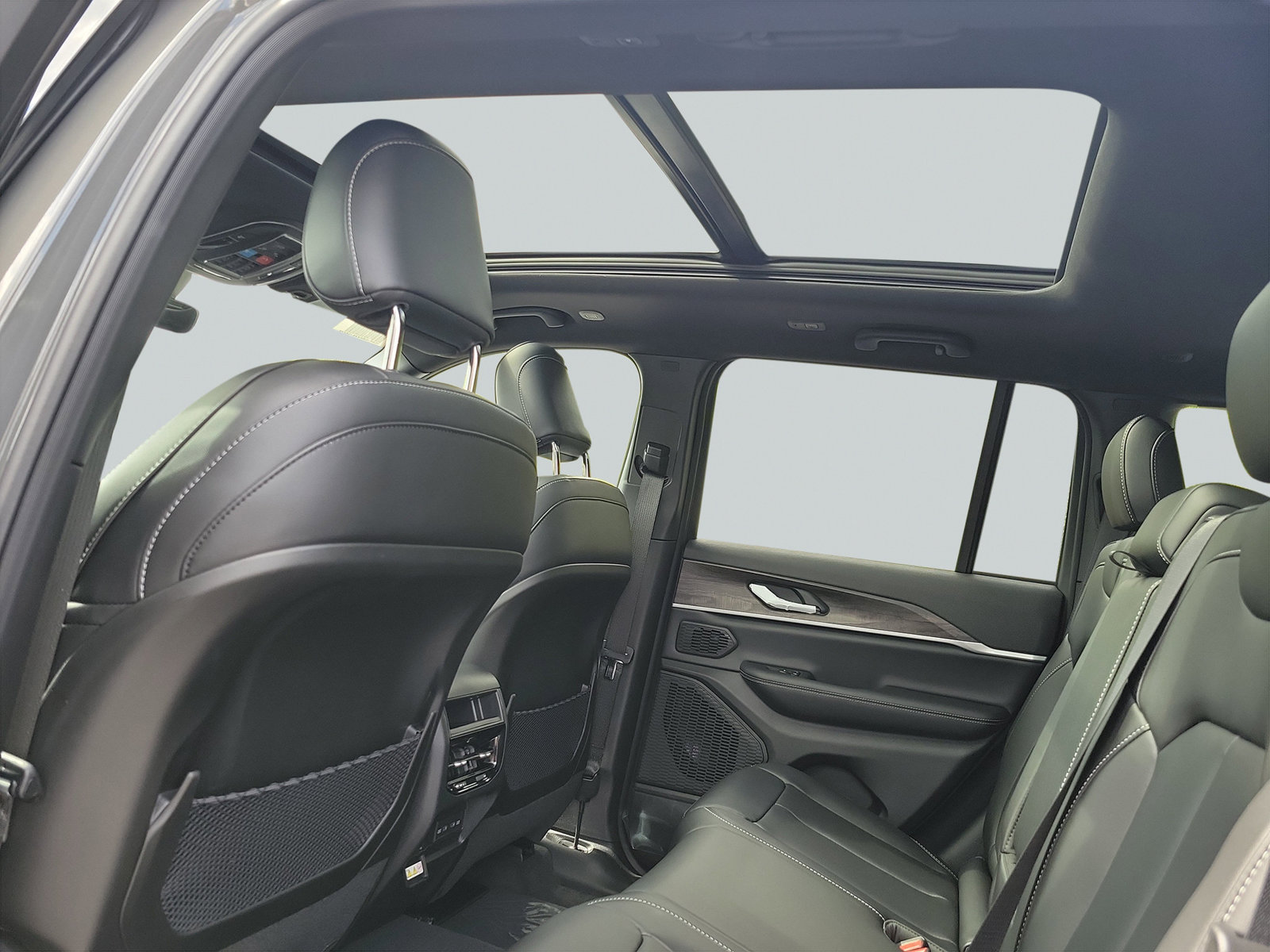 New 2027 Jeep Grand Cherokee Limited RWD image 28