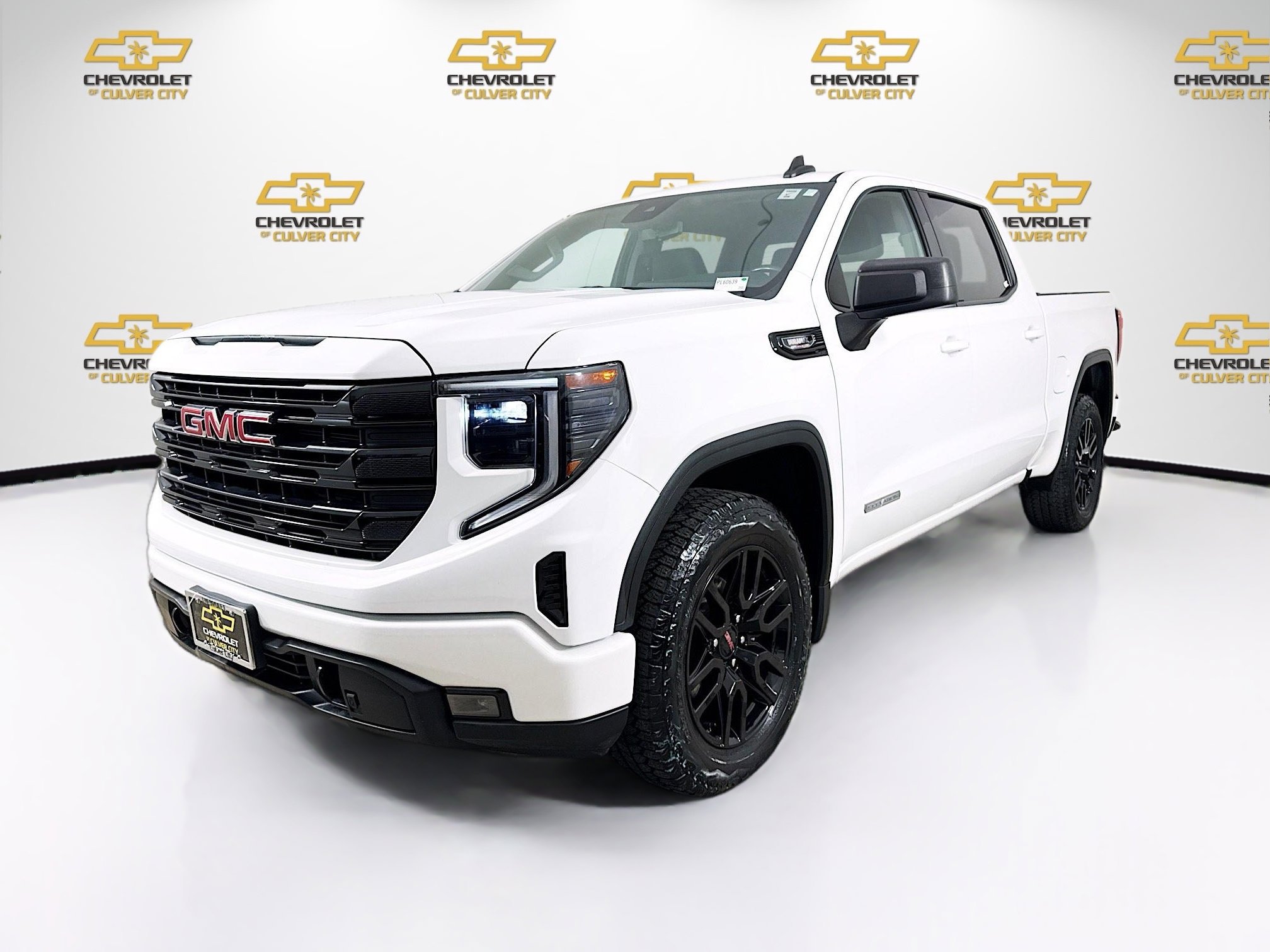 Used 2022 GMC Sierra 1500 Elevation RWD image 3