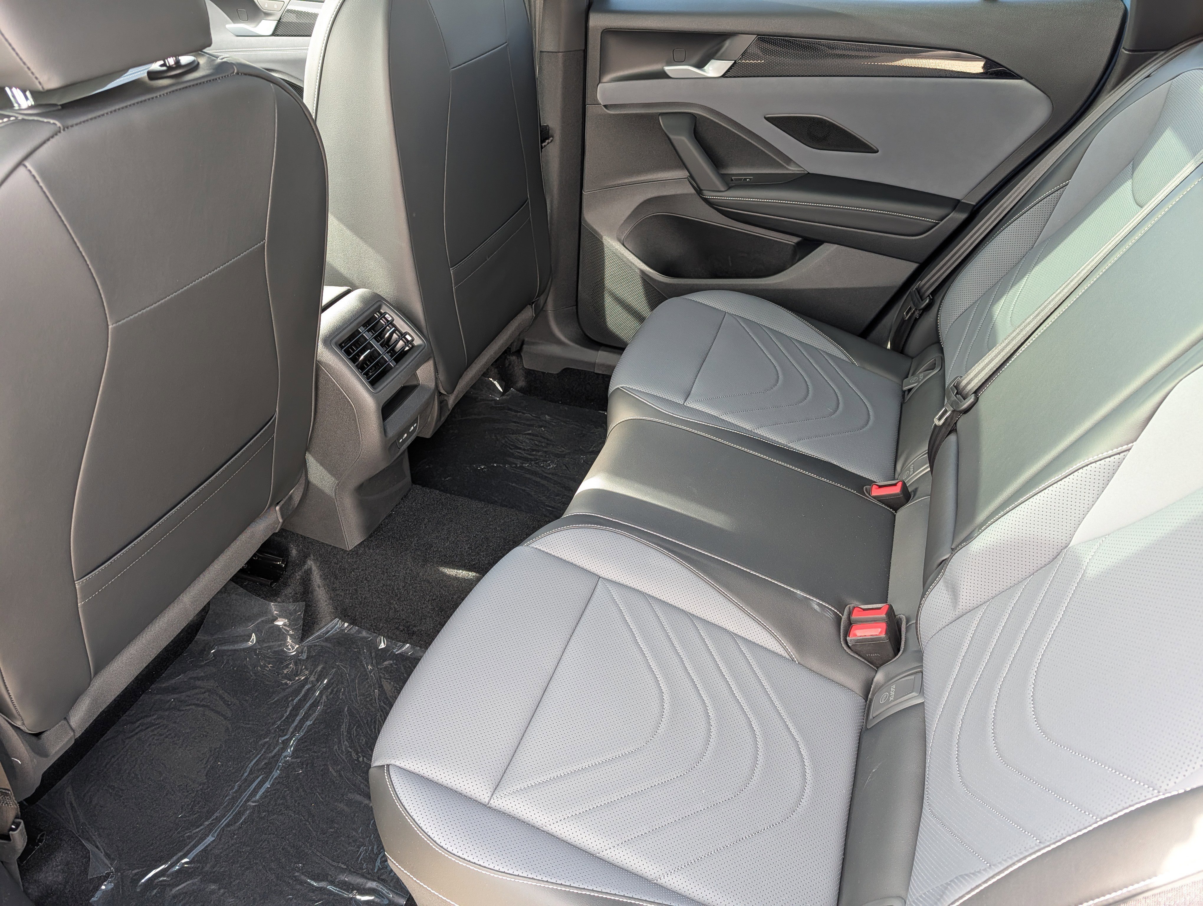 New 2025 Volkswagen Tiguan SE R-Line image 6