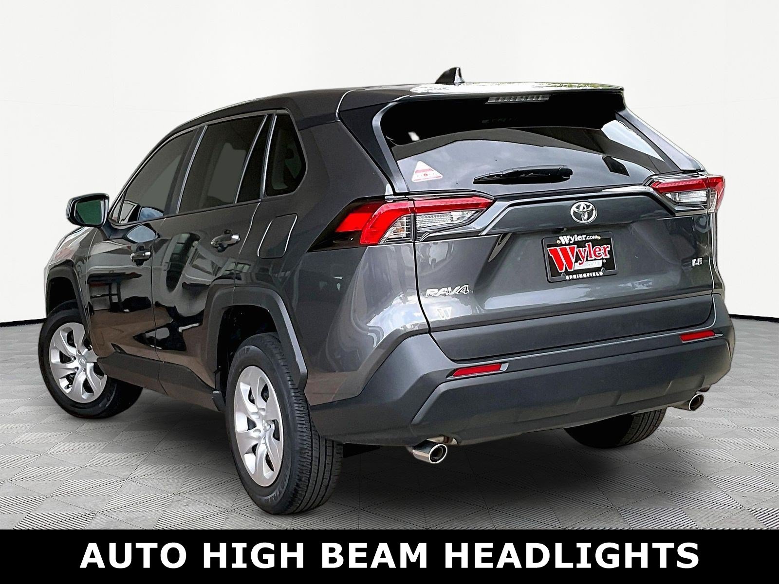 Used 2023 Toyota RAV4 LE FWD image 4