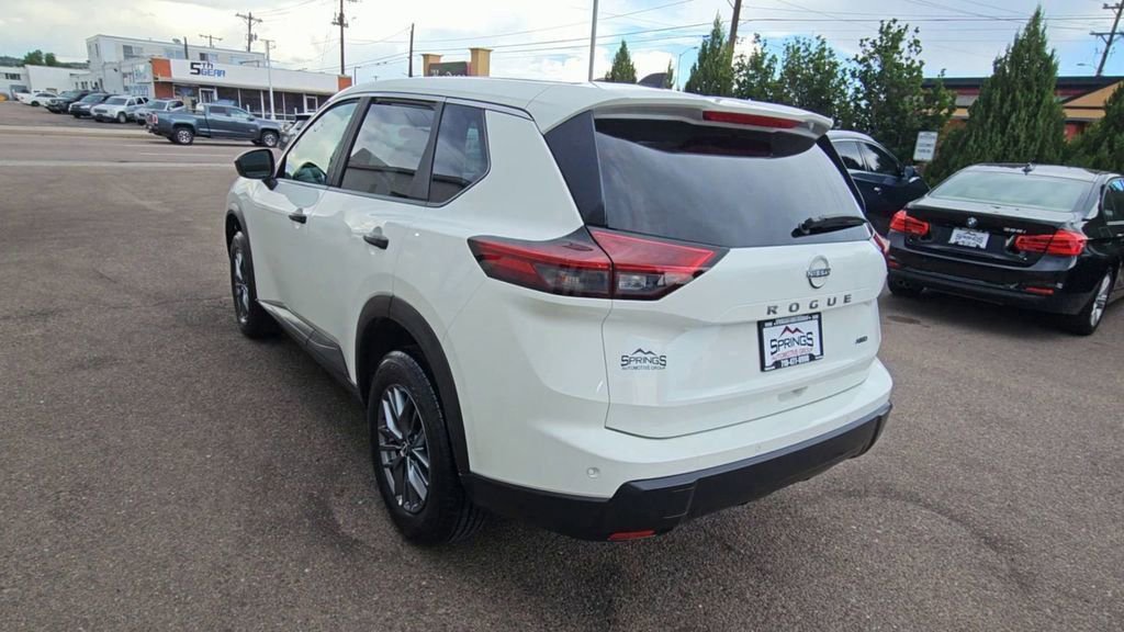 Used 2025 Nissan Rogue S image 6