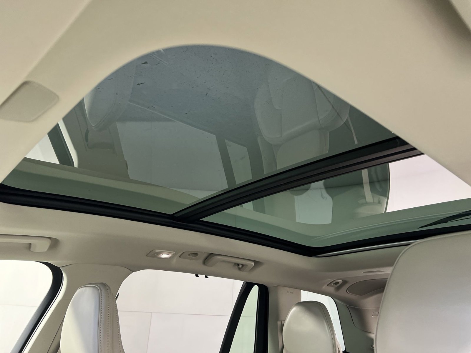 Used 2025 Volvo XC90 T8 Ultra image 24