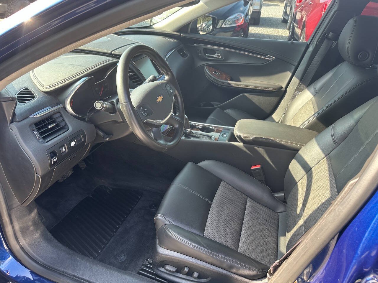 Used 2014 Chevrolet Impala LT w/ Convenience Package FWD image 10