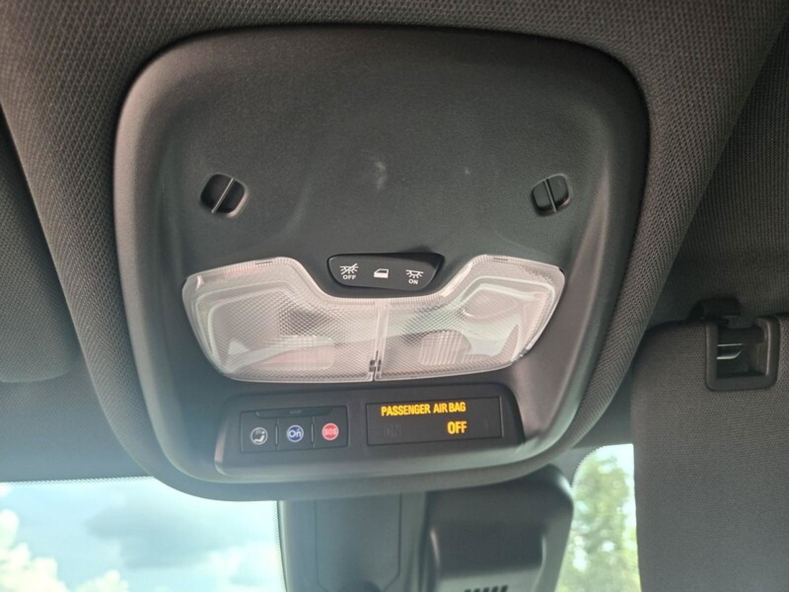 Used 2025 Chevrolet TrailBlazer RS w/ Driver Confidence Package FWD image 17