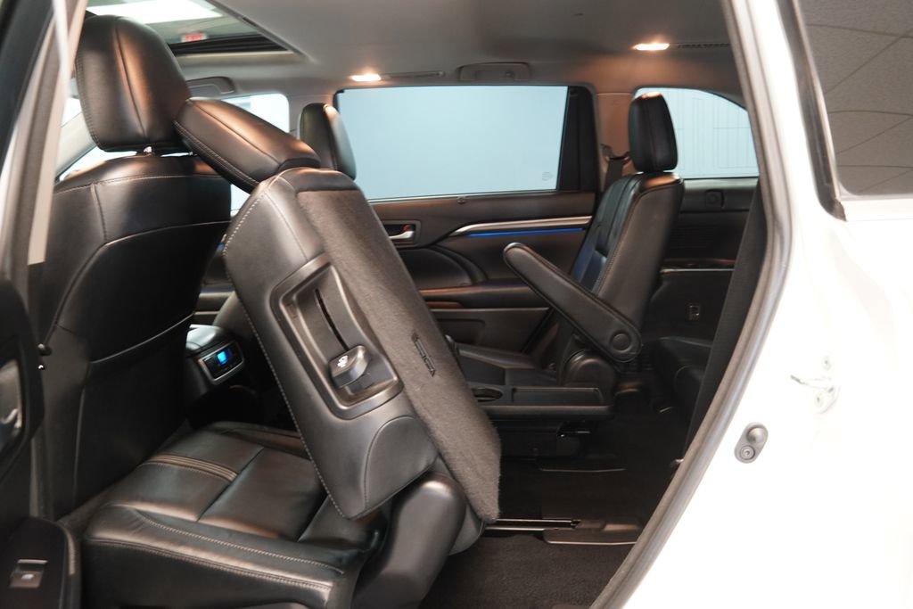 Used 2018 Toyota Highlander SE image 27