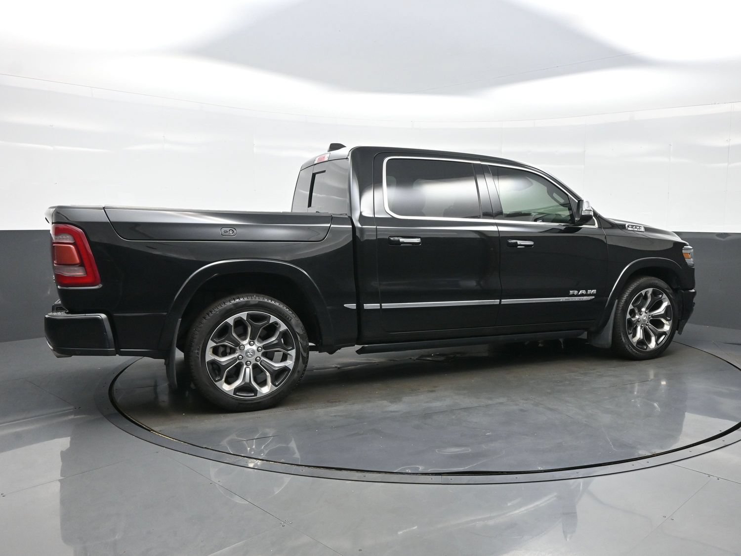 Used 2019 RAM 1500 Limited AWD/4WD image 8