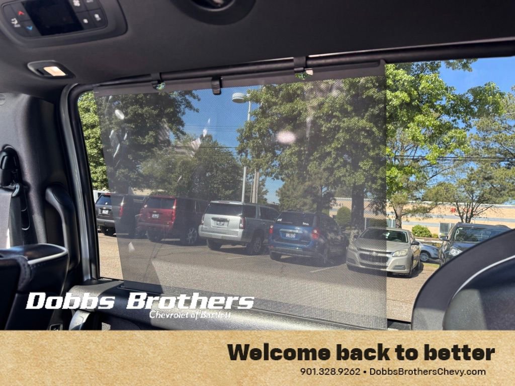 Used 2022 Chrysler Pacifica Limited w/ Uconnect Theater Family Group FWD image 35