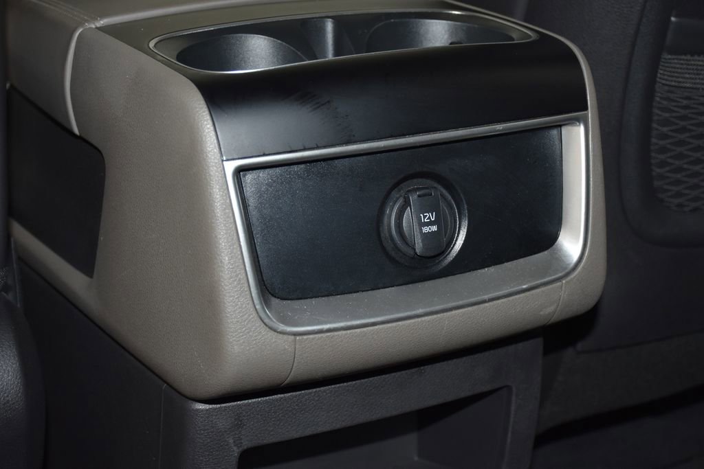 Used 2025 Kia Carnival image 28