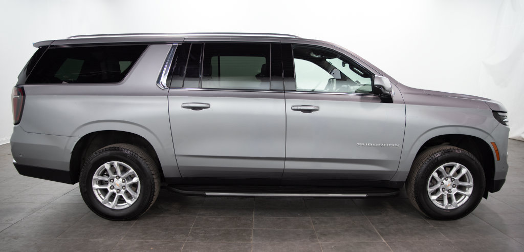 Used 2026 Chevrolet Suburban LT AWD/4WD image 17