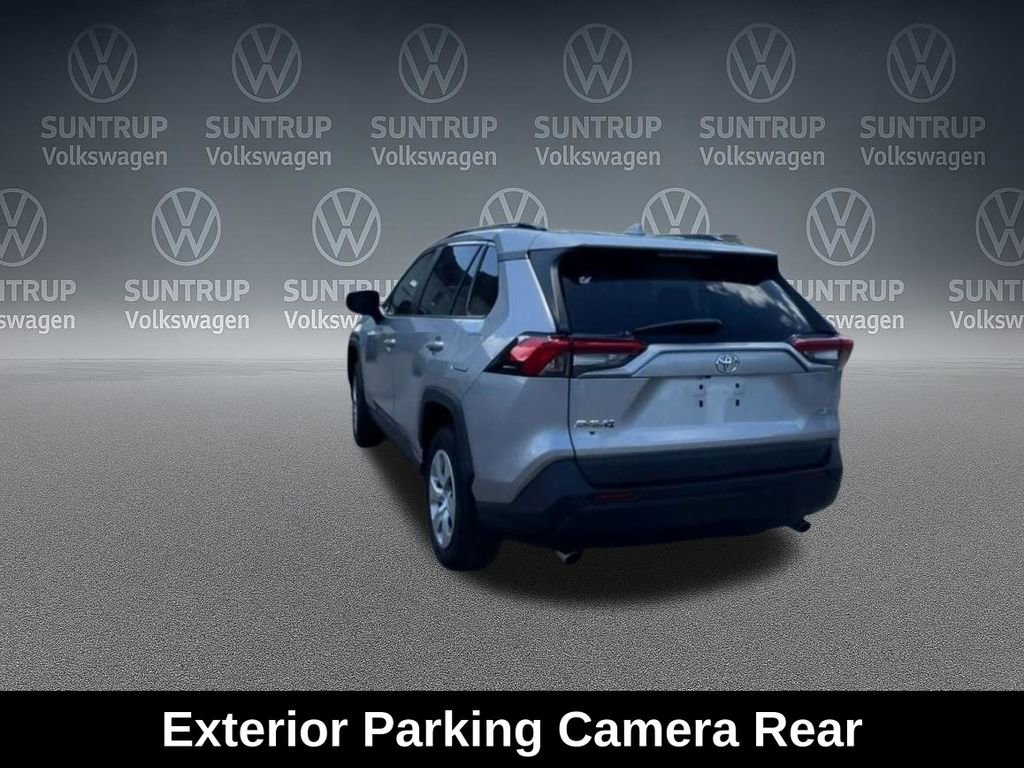 Used 2020 Toyota RAV4 LE FWD image 9