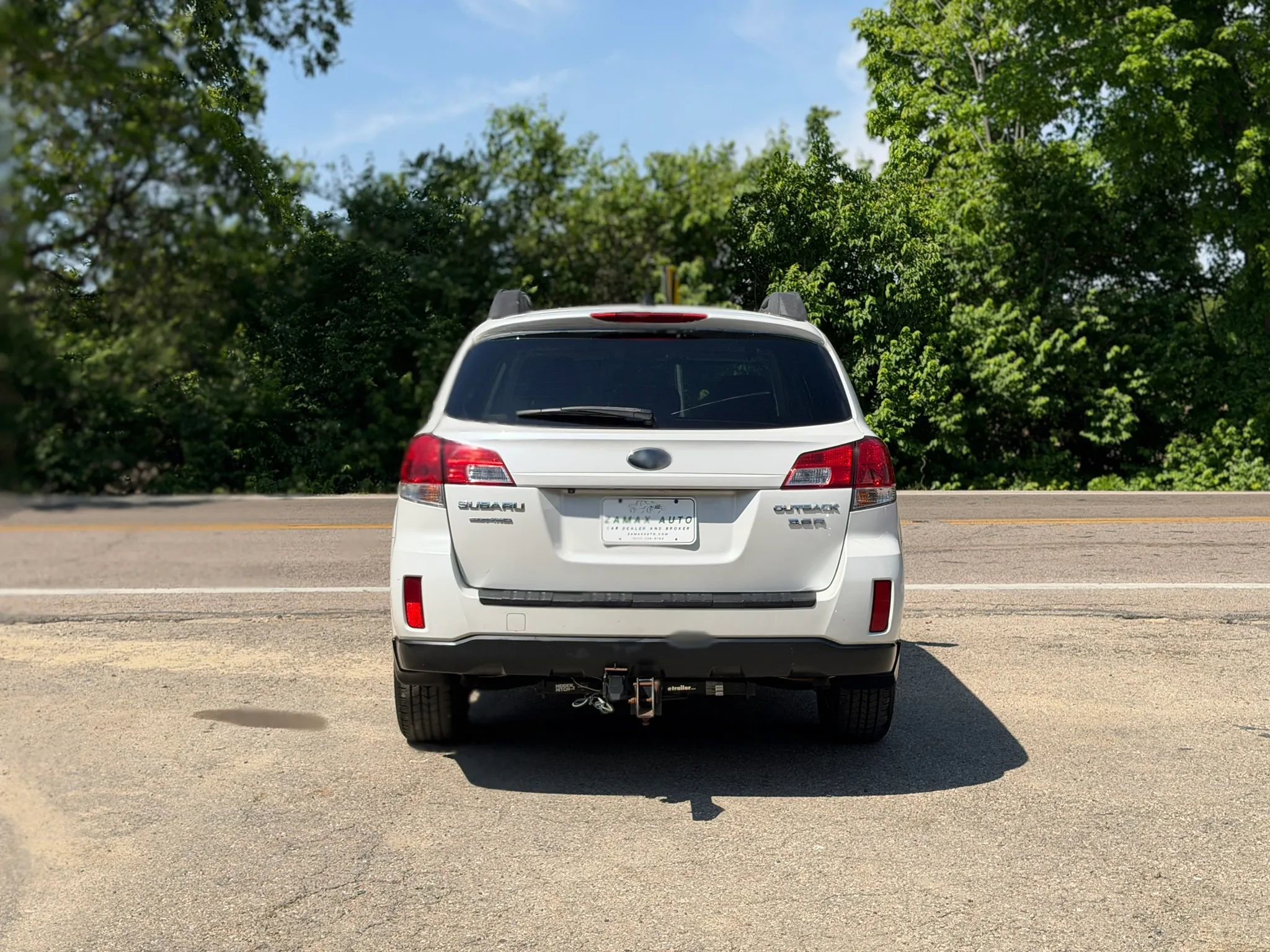 Used 2011 Subaru Outback 3.6R Limited w/ PWR Moonroof Pkg AWD/4WD image 3