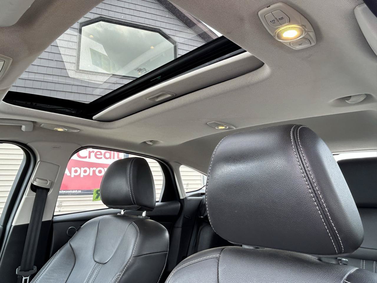 Used 2013 Ford Focus Titanium w/ Titanium Handling Pkg FWD image 18