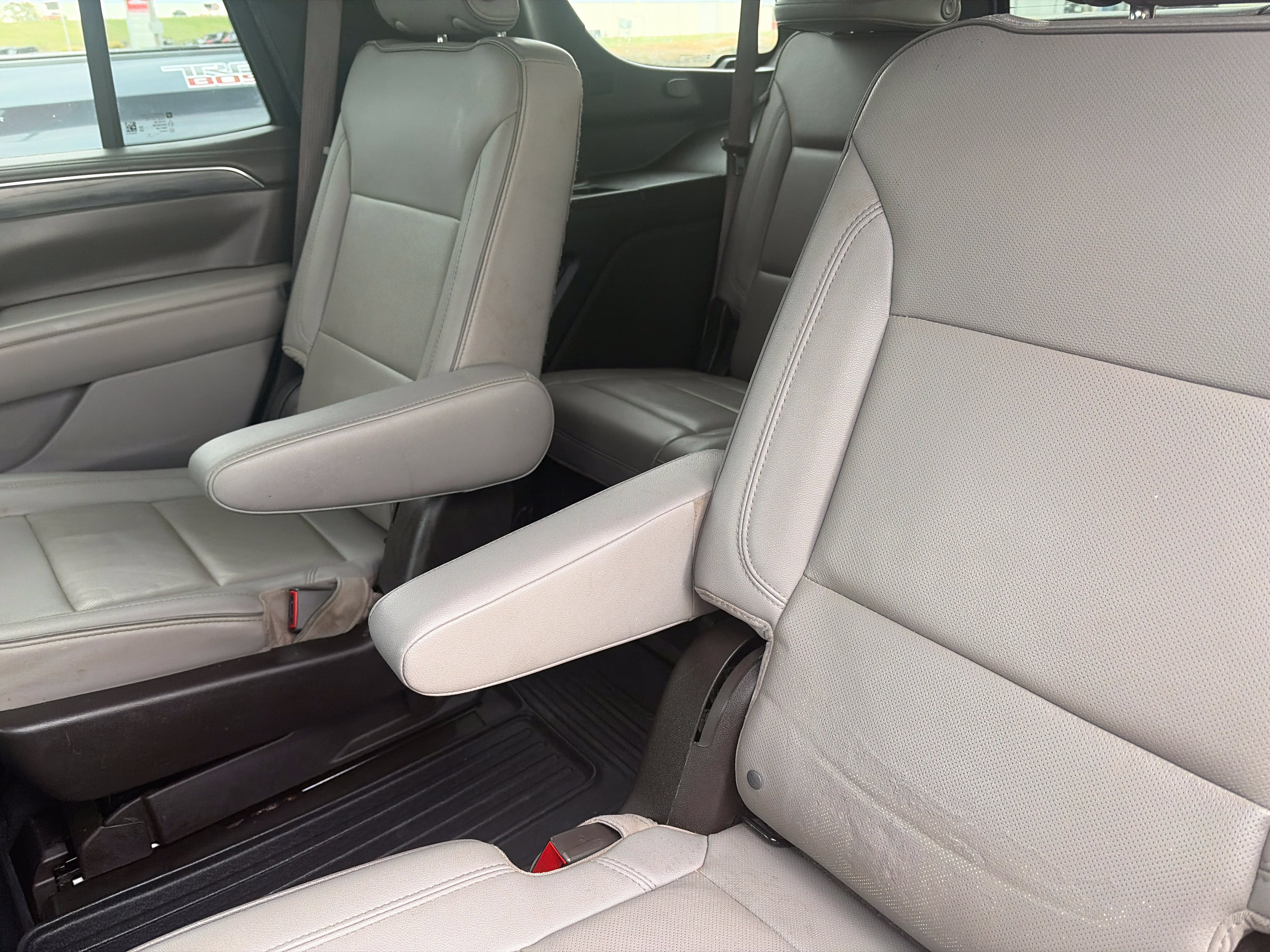 Used 2024 GMC Yukon SLT AWD/4WD image 11