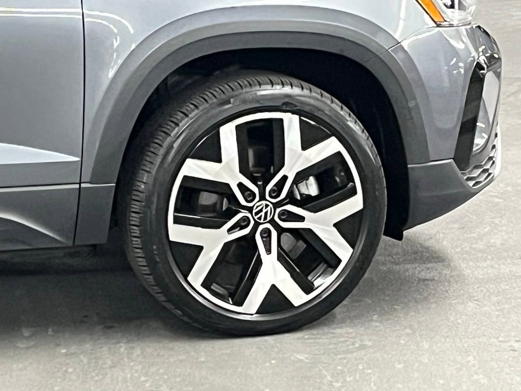 Used 2023 Volkswagen Taos SEL image 39