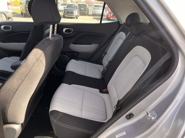 Used 2025 Hyundai Venue SEL image 27