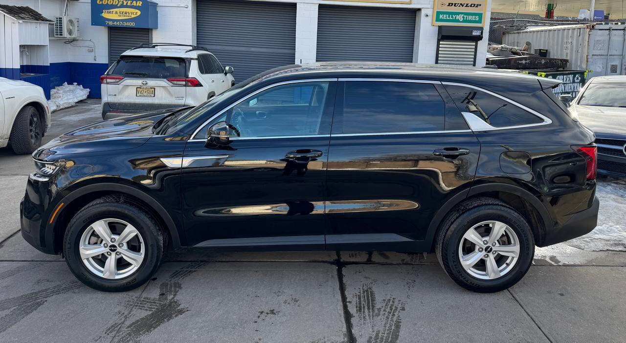 Used 2023 Kia Sorento LX image 8