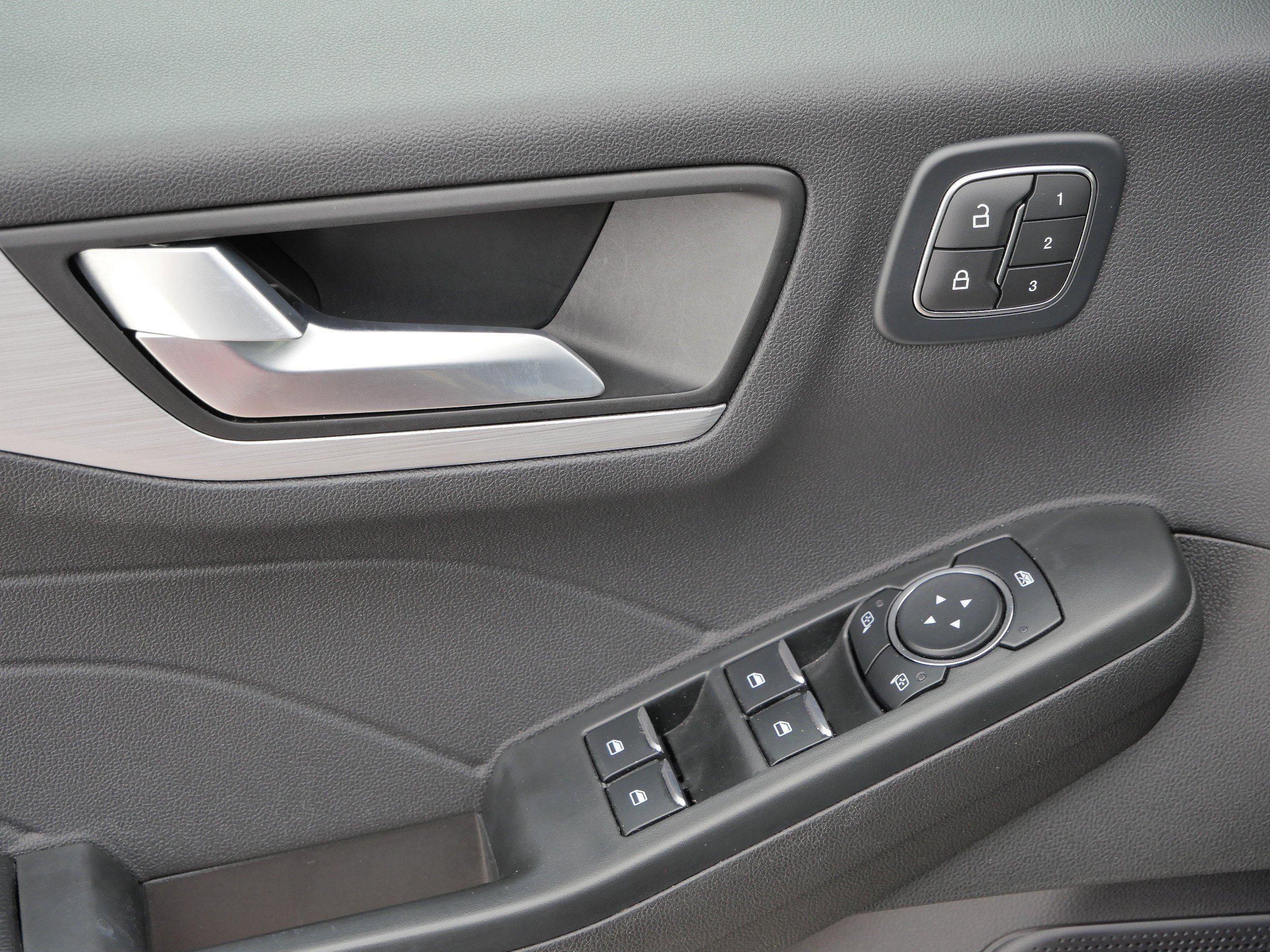 Used 2023 Ford Escape Platinum image 19