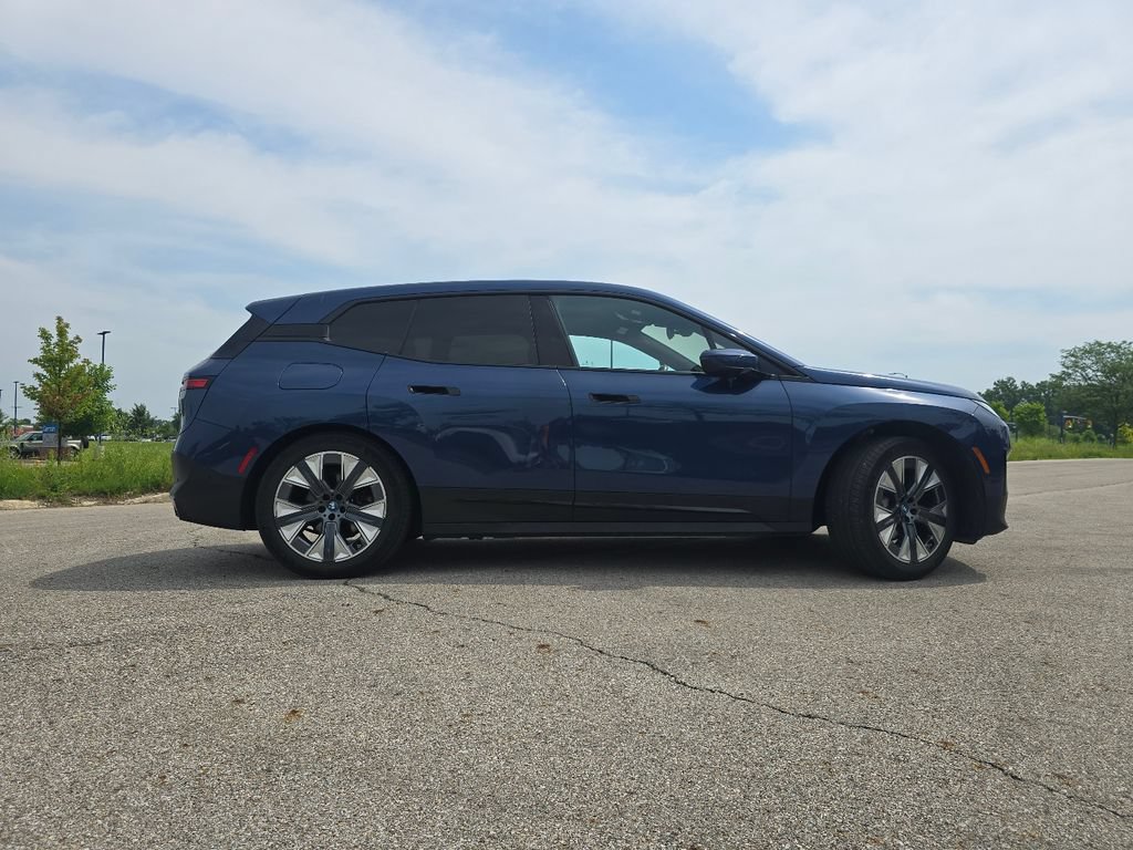 Used 2022 BMW iX xDrive50 w/ Convenience Package AWD/4WD image 18
