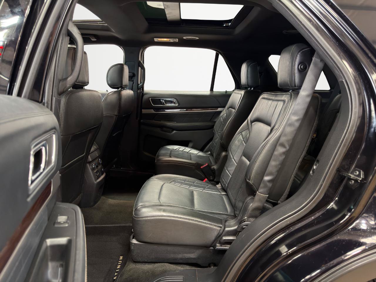 Used 2017 Ford Explorer Platinum AWD/4WD image 23