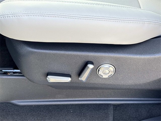 New 2025 Lincoln Navigator L Reserve image 24