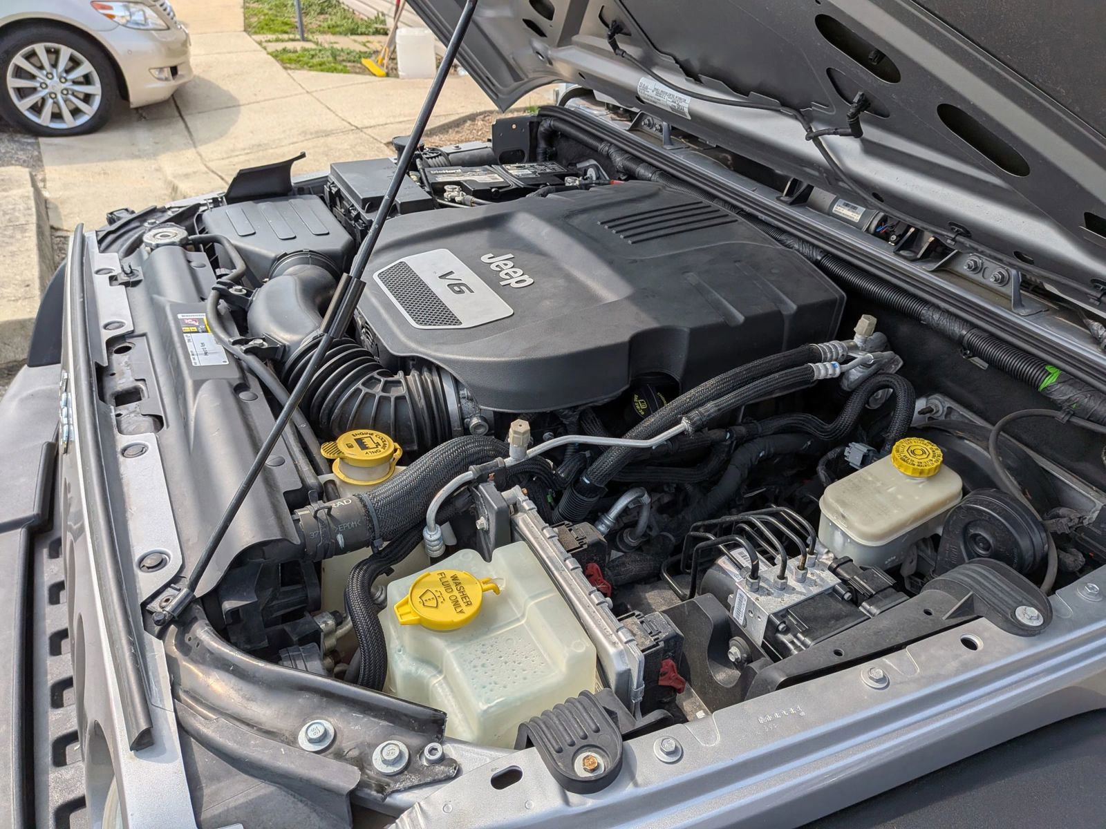 Used 2016 Jeep Wrangler Sport w/ Connectivity Group image 15