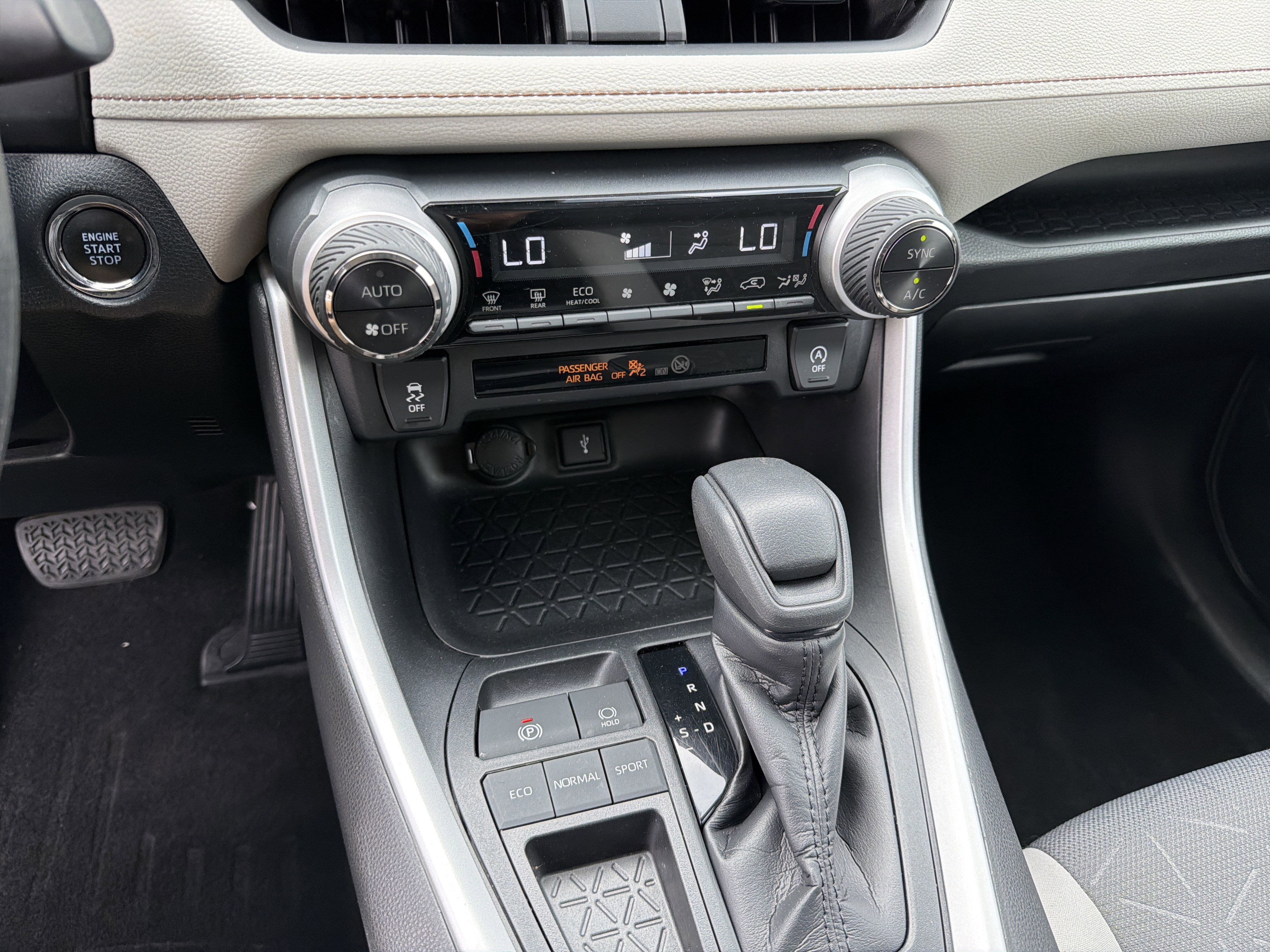 Used 2020 Toyota RAV4 XLE image 15