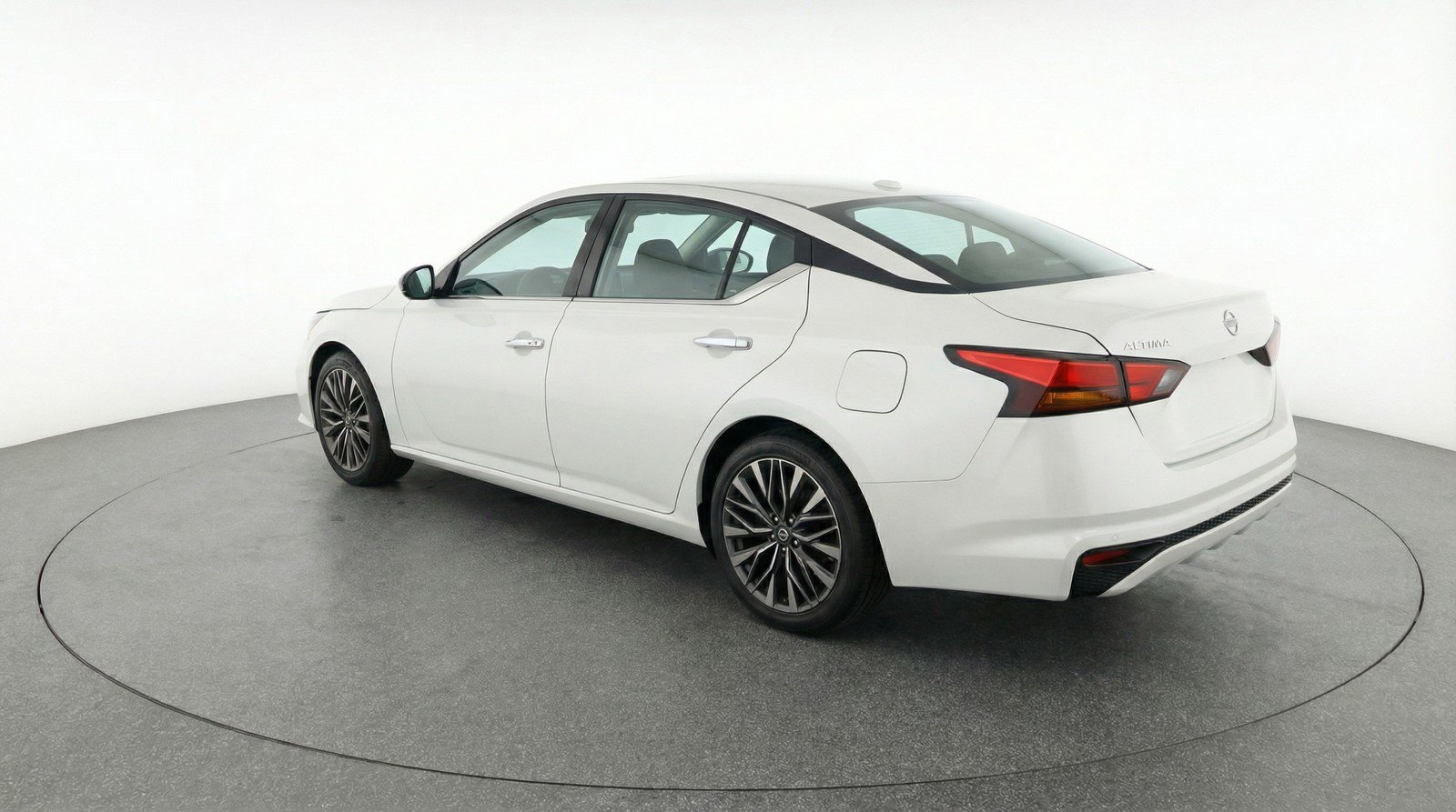 Used 2025 Nissan Altima 2.5 SV image 6