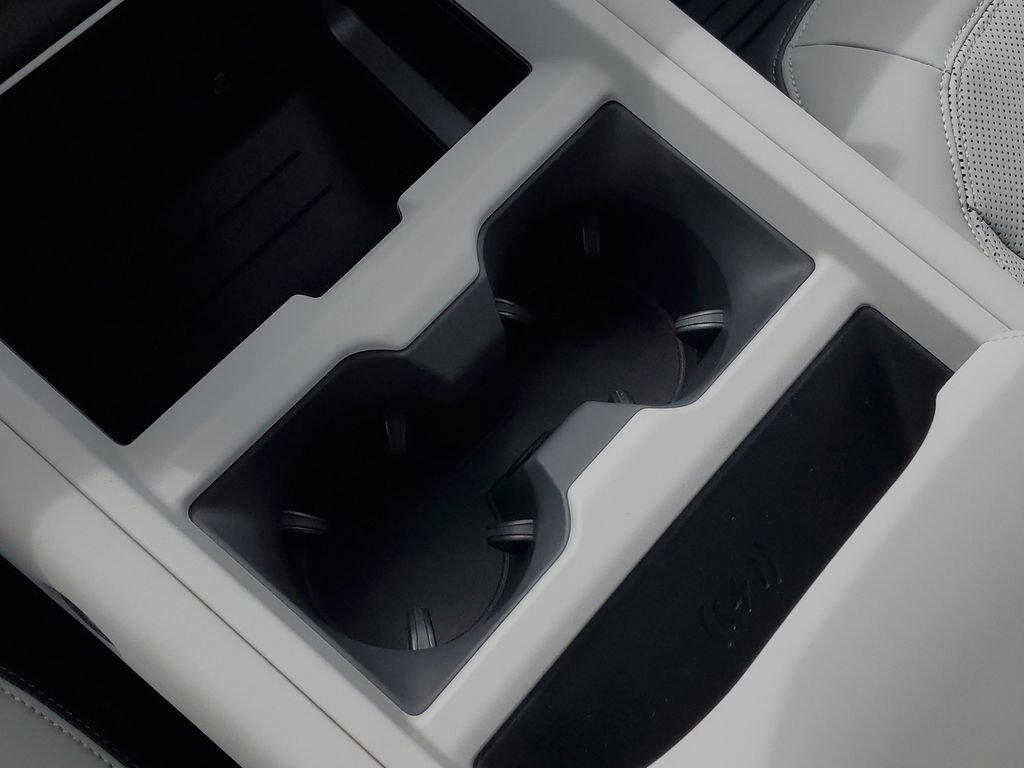 New 2026 Land Rover Defender 130 X-Dynamic SE image 25