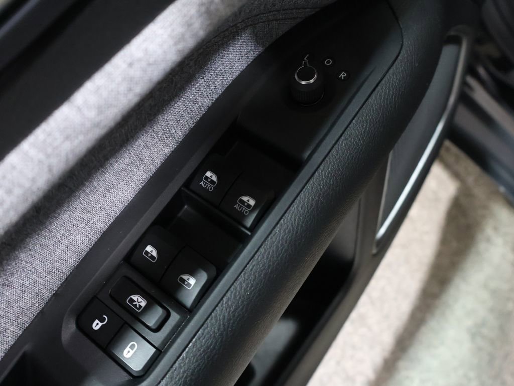 Used 2024 Jeep Compass Latitude image 13