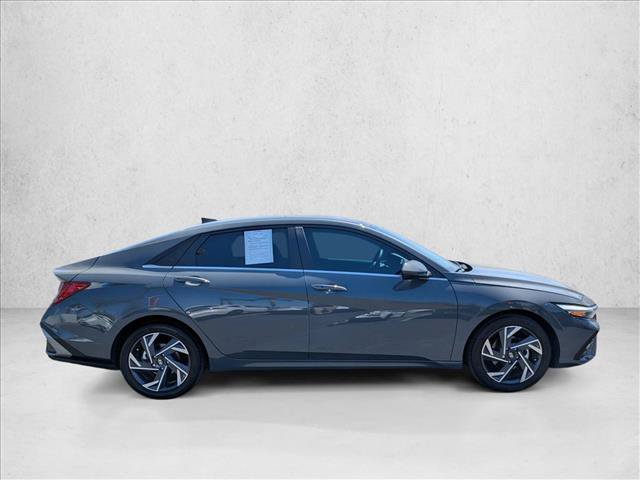 Used 2024 Hyundai Elantra SEL w/ Convenience Package FWD image 4