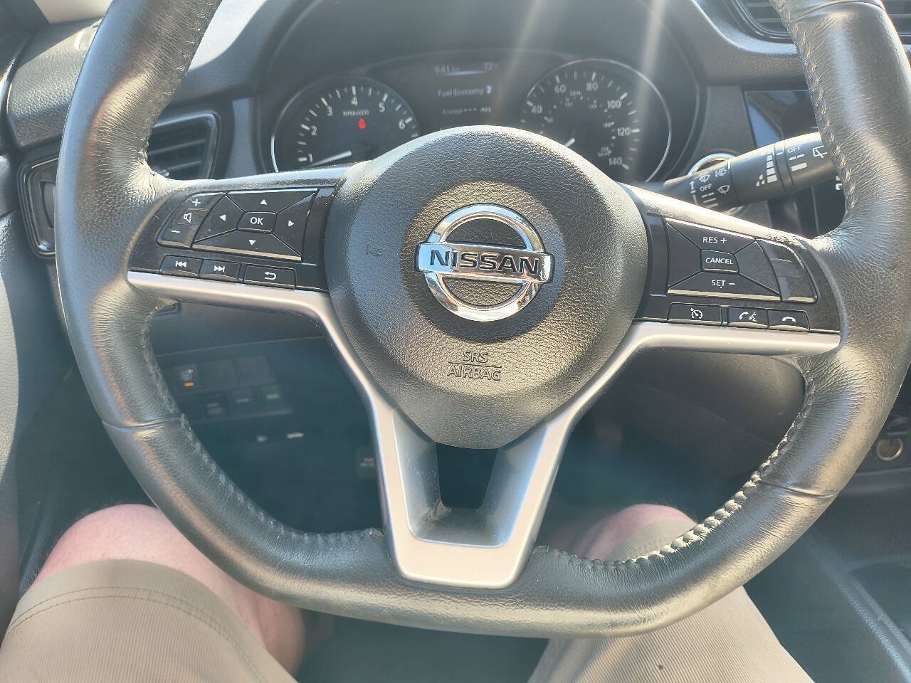 Used 2017 Nissan Rogue SV AWD/4WD image 26