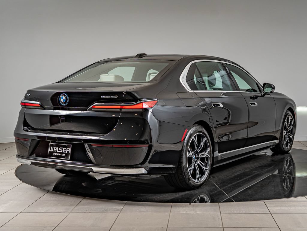 Used 2024 BMW i7 eDrive50 RWD image 5