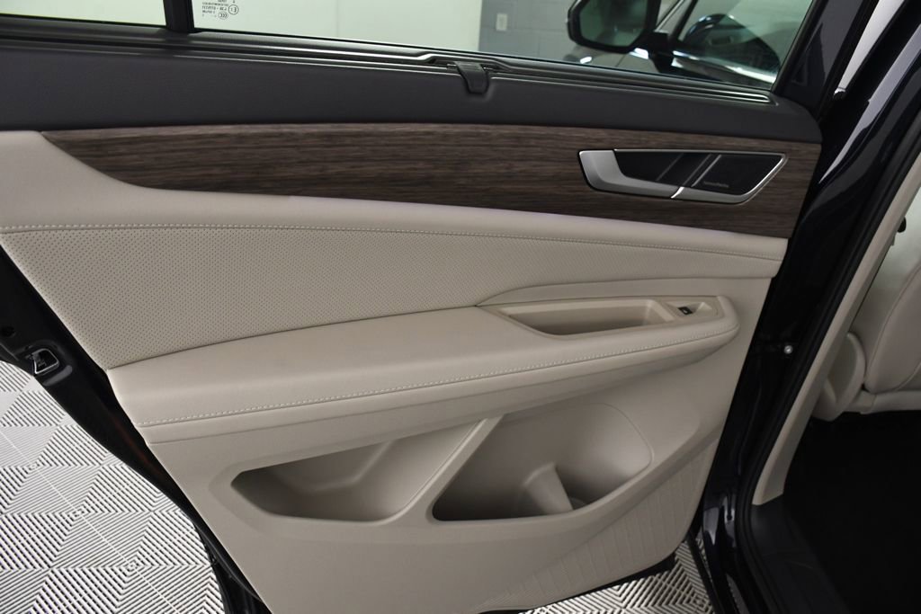 Used 2025 Volkswagen Atlas SEL Premium R-Line image 26