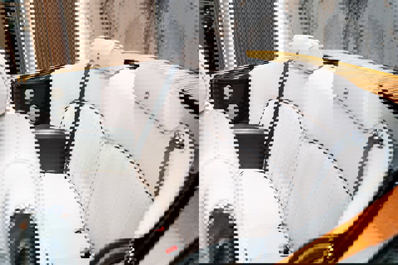 Used 2015 Rolls-Royce Phantom Drophead Coupe image 14