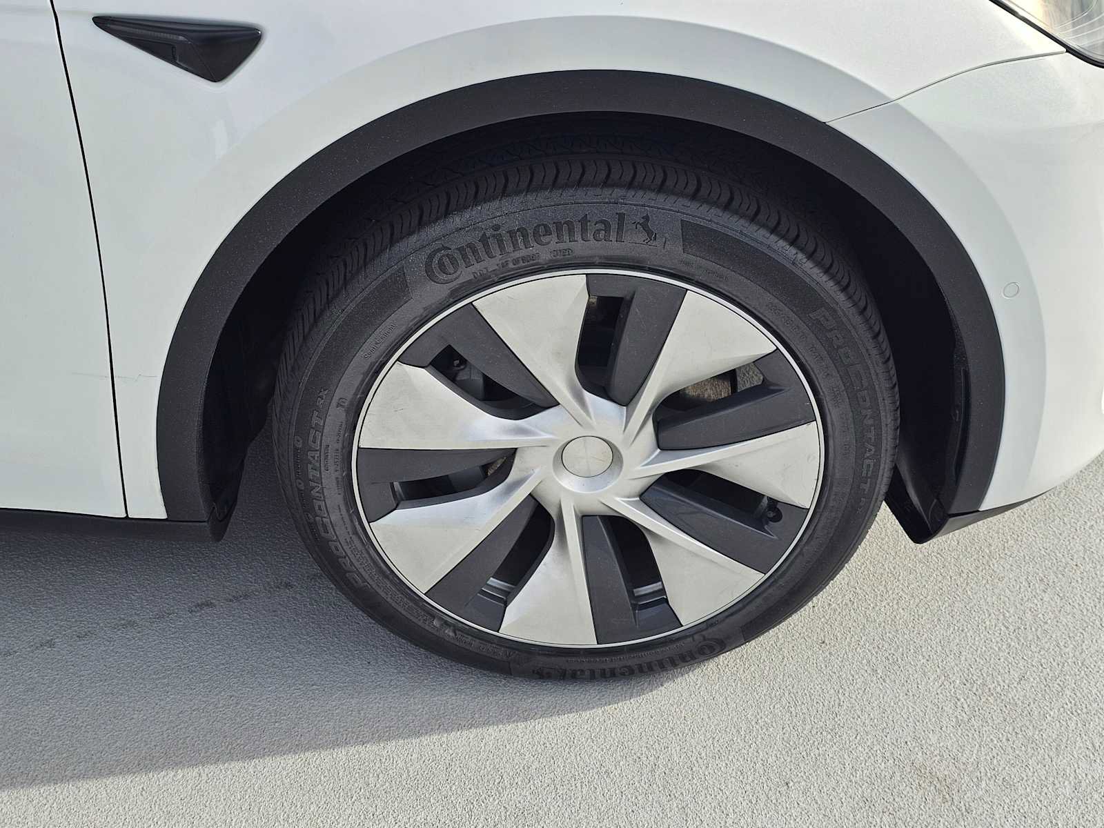 Used 2021 Tesla Model Y Long Range image 9