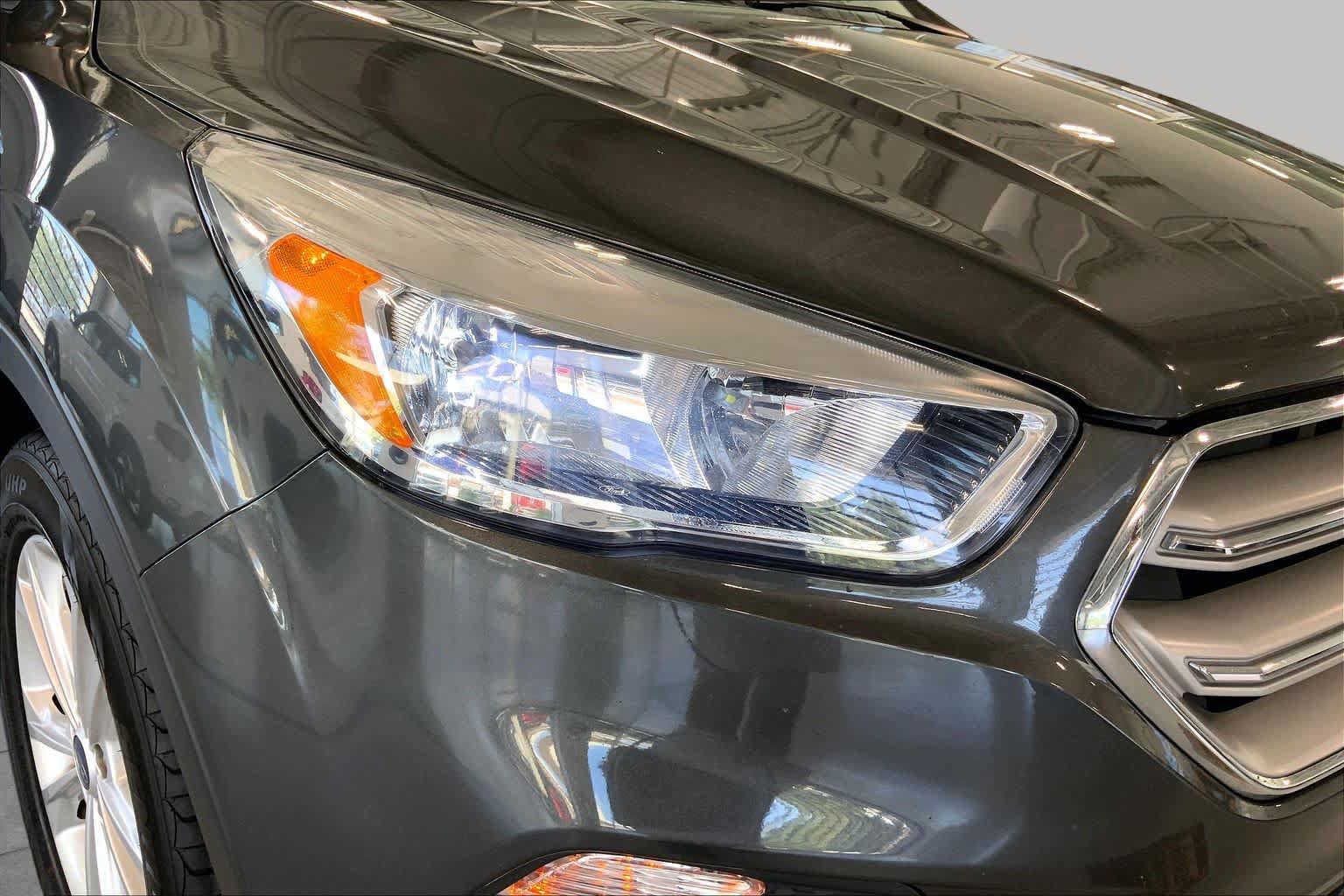 Used 2019 Ford Escape SE FWD image 27