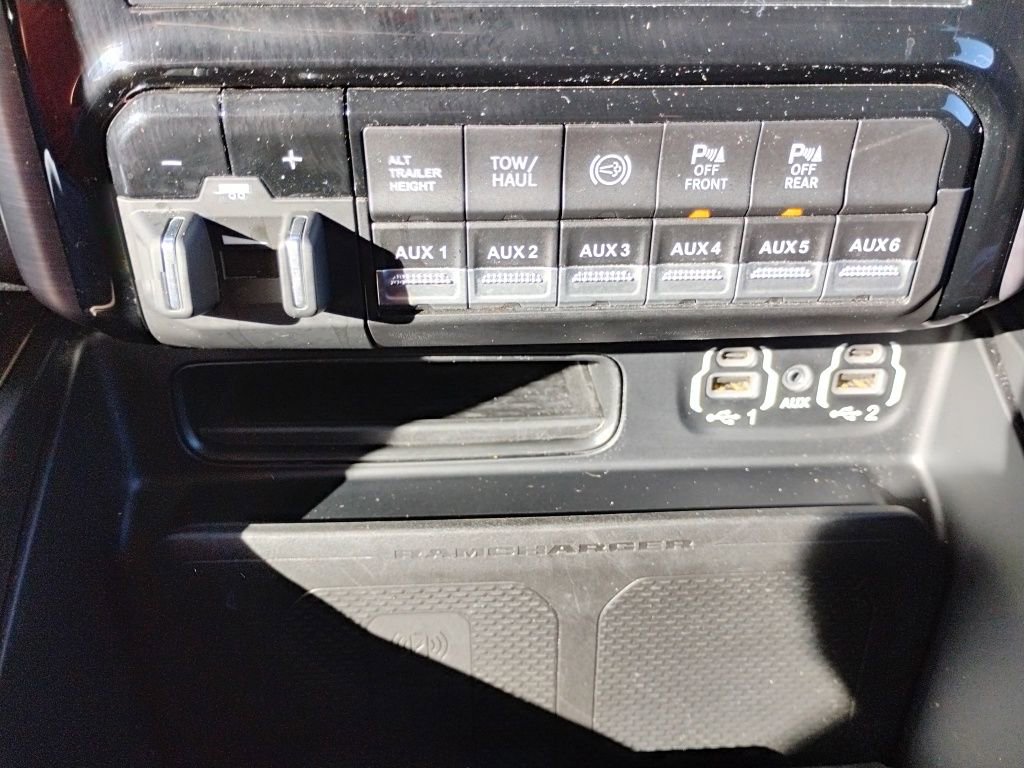 Used 2024 RAM 3500 Limited w/ Safety Group image 32