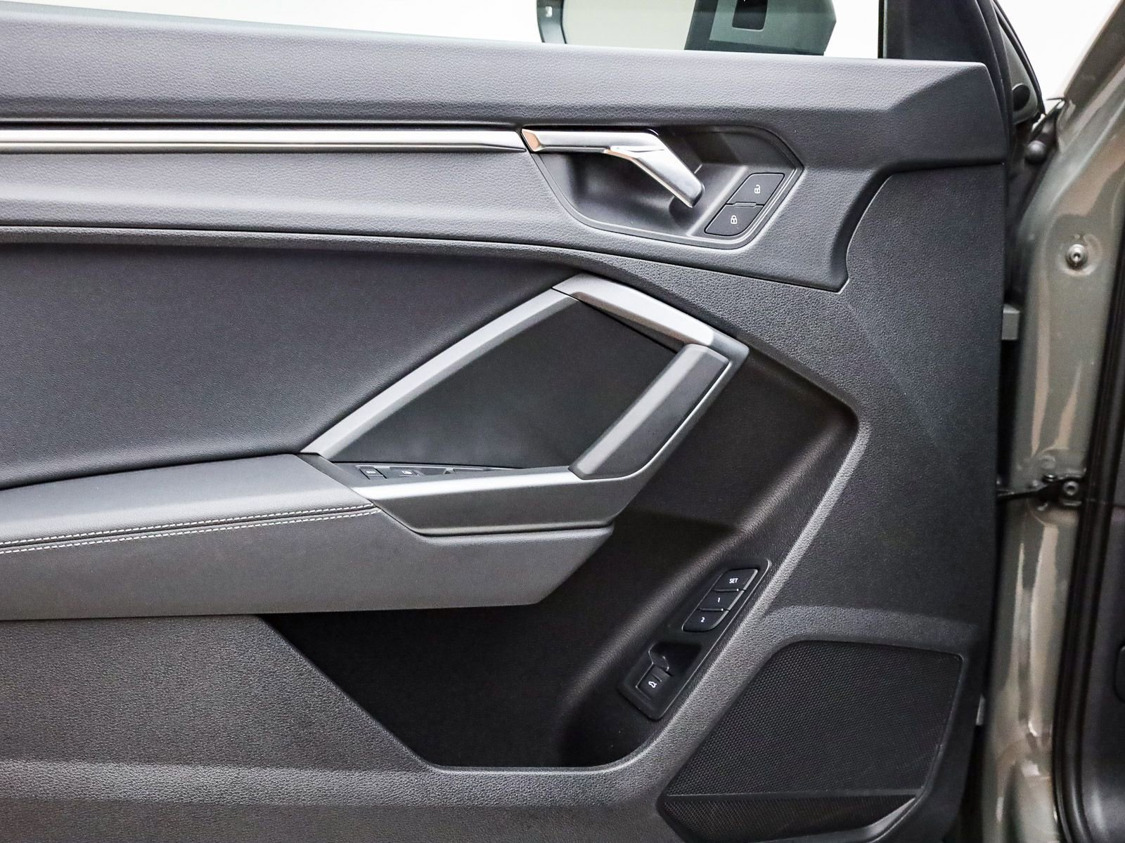 Certified 2025 Audi Q3 2.0T Premium w/ Convenience Package image 21