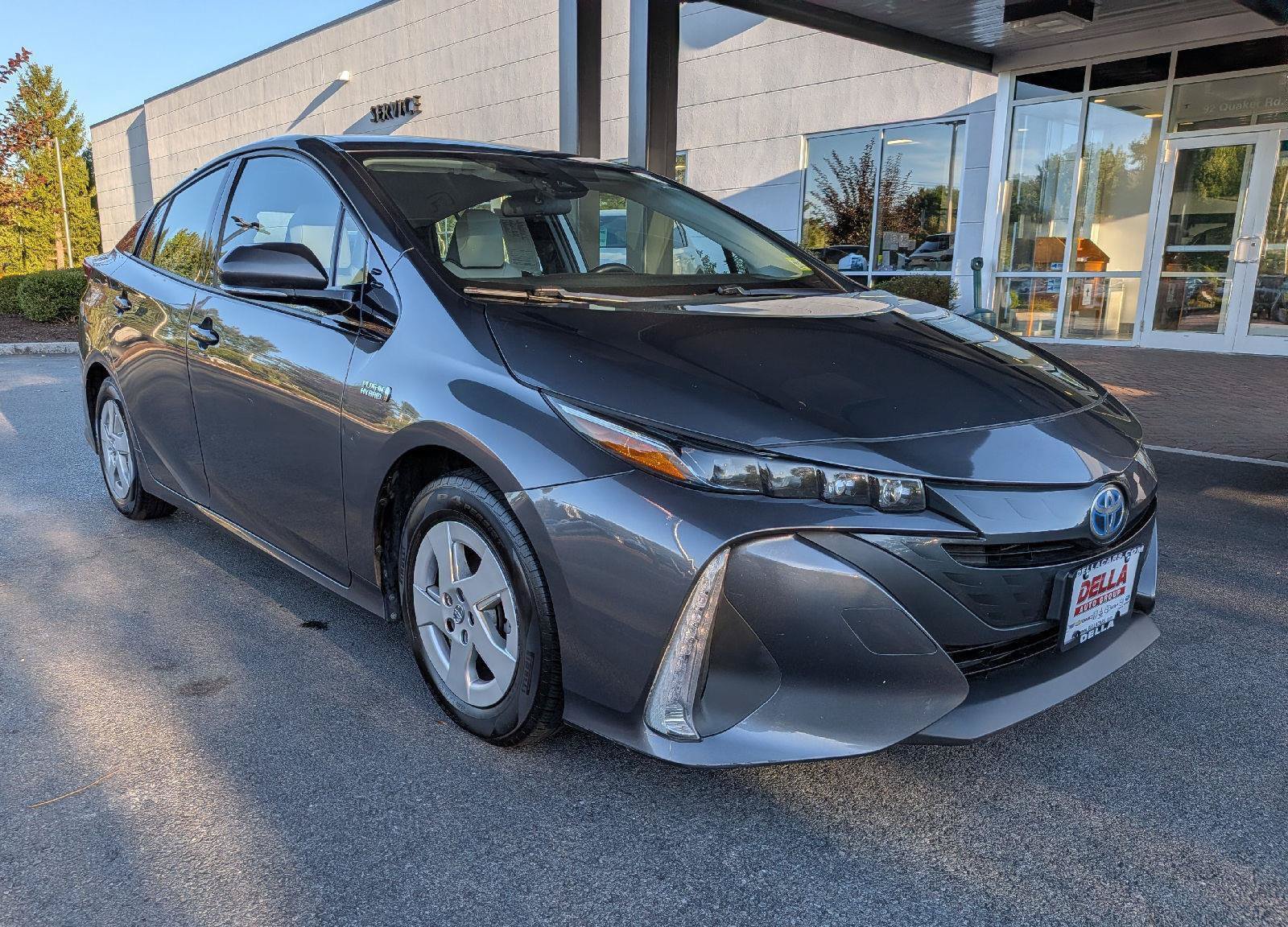 Used 2018 Toyota Prius Prime Premium FWD image 4